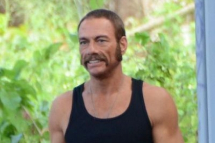 Van Damme, mai tare decat Chuck Norris. De ce au ras fanii cand au vazut aceste imagini Van Damme, mai tare decat Chuck Norris. De ce au ras fanii cand au vazut aceste imagini