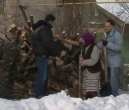 A facut focul in soba pentru prima data in aceasta iarna. Batrana din Causeni, ajutata dupa reportajul Pro TV A facut focul in soba pentru prima data in aceasta iarna. Batrana din Causeni, ajutata dupa reportajul Pro TV