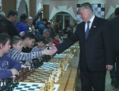 Triplul campion mondial la sah, Anatolii Karpov, primit ca un rege la Chisinau