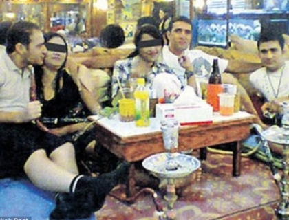 Cum isi traiau "ultimele ore" din viata sinucigasii iranieni: bautura, prostituate si distractie Cum isi traiau "ultimele ore" din viata sinucigasii iranieni: bautura, prostituate si distractie