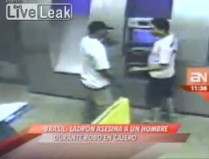VIDEO. Un gest banal i-a adus moartea. Ce a gresit acest barbat si cum isi putea salva viata VIDEO. Un gest banal i-a adus moartea. Ce a gresit acest barbat si cum isi putea salva viata