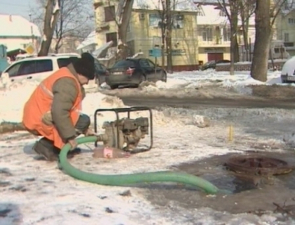 De doua saptamani stau fara apa! Apa-canal: Nu putem face nimic. Asteptam primavara De doua saptamani stau fara apa! Apa-canal: Nu putem face nimic. Asteptam primavara