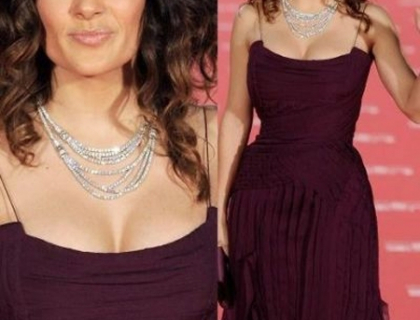 Actrita pentru care timpul sta in loc: Salma Hayek a facut ravagii cu un decolteu de senzatie