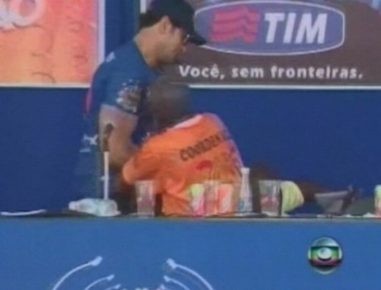 Au rasturnat mese si trofee! Haos la un carnaval din Sao Paulo! De la ce a inceput totul Au rasturnat mese si trofee! Haos la un carnaval din Sao Paulo! De la ce a inceput totul
