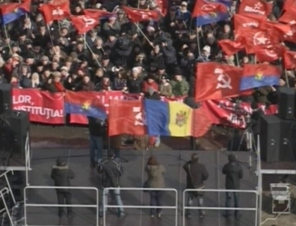 Jos Alianta! Protestele comuniste continua! Cum i-a parodiat Matasaru pe Voronin si Rosca