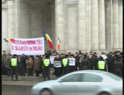 Protest in PMAN. Iurie Rosca vrea o revolutie de catifea