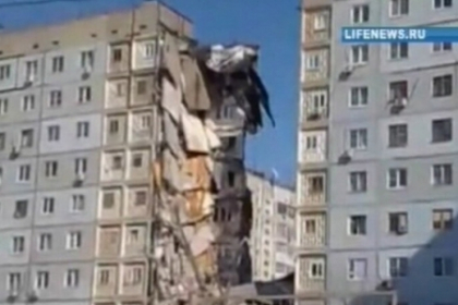 Imagini incredibile in Rusia! Un bloc cu noua etaje se prabuseste din senin. "Ar putea fi un atentat!" Imagini incredibile in Rusia! Un bloc cu noua etaje se prabuseste din senin. "Ar putea fi un atentat!"