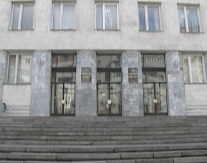 Procuror din Cahul, batut de trei indivizi in scara blocului in care locuia! Procuror din Cahul, batut de trei indivizi in scara blocului in care locuia!