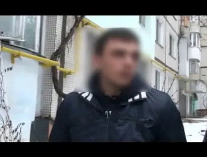 Hotul din lifturi a fost retinut. Urmarea femei dupa care le ameninta cu un cutit! VIDEO Hotul din lifturi a fost retinut. Urmarea femei dupa care le ameninta cu un cutit! VIDEO
