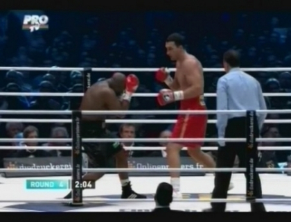 Vladimir Kliciko isi pastreaza titlurile de campion mondial! L-a invins prin K.O pe Jean-Marc Mormeck