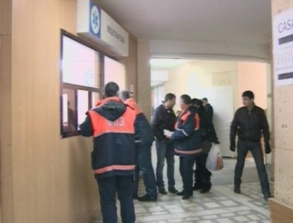 De pe trotuar, la spital! 14 oameni s-au ales cu fracturi dupa ce au cazut pe drum