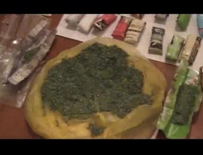 VIDEO. Consumator de droguri retinut pentru ca vindea marihuana si amfetamina. Cati ani risca VIDEO. Consumator de droguri retinut pentru ca vindea marihuana si amfetamina. Cati ani risca