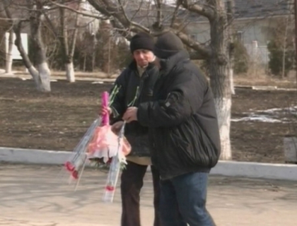 Flori si cate un paharel in cinstea femeilor! Cum a fost sarbatorita ziua de 8 martie in satele din Moldova Flori si cate un paharel in cinstea femeilor! Cum a fost sarbatorita ziua de 8 martie in satele din Moldova