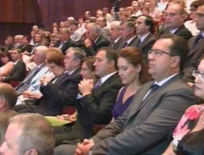 Urari la nivel inalt pentru femeile din Moldova! De 8 martie, politicienii s-au intrecut la filmat spoturi! Urari la nivel inalt pentru femeile din Moldova! De 8 martie, politicienii s-au intrecut la filmat spoturi!
