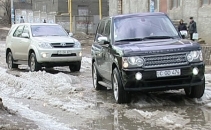 Surpriza neplacuta pentru unele femei din Durlesti! O teava sparta a lasat fara apa mai multe familii