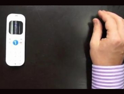 Costa 60 de lire si-l incarci o data la 15 ani. Telefonul mobil care starneste rumoare. VIDEO