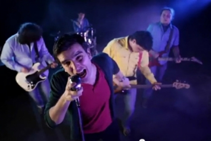 Ard in flacari! Cum arata noul videoclip al baietilor de la Paralela 47. VIDEO Ard in flacari! Cum arata noul videoclip al baietilor de la Paralela 47. VIDEO