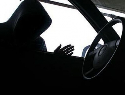 Moldovean prins in flagrant in timp ce incerca sa fure un automobil in Romania! Moldovean prins in flagrant in timp ce incerca sa fure un automobil in Romania!