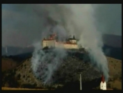 Un castel de epoca din Slovacia a luat foc in conditii necunoscute! Un castel de epoca din Slovacia a luat foc in conditii necunoscute!