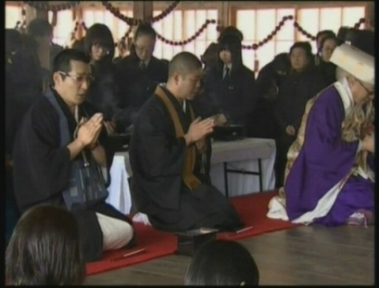 Mii de lumanari pe Turnul Eifell in memoria victimelor dezastrului din Japonia
