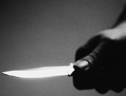 Crima la betie. Un tanar de 20 de ani a fost injunghiat in gat de un prieten Crima la betie. Un tanar de 20 de ani a fost injunghiat in gat de un prieten