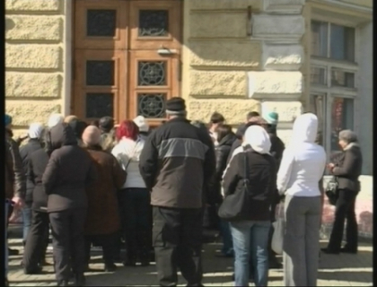Un nou protest in fata Primariei! De ce comerciantii second-hand au venit sa se planga primarului Un nou protest in fata Primariei! De ce comerciantii second-hand au venit sa se planga primarului