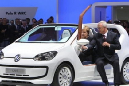 Cat a castigat seful celui mai mare producator auto din Europa in 2011. Angajatii, prima de 7500 euro Cat a castigat seful celui mai mare producator auto din Europa in 2011. Angajatii, prima de 7500 euro