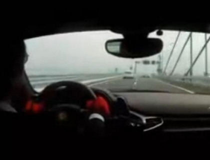 Un doctor din Japonia risca inchisoare dupa ce a facut aceasta inregistrare cu Ferrari-ul sau. VIDEO Un doctor din Japonia risca inchisoare dupa ce a facut aceasta inregistrare cu Ferrari-ul sau. VIDEO