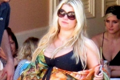 Uite cum s-a ingrasat Jessica Simpson de cand e gravida! FOTO