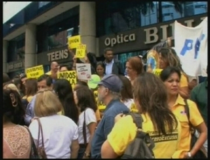 Opozitia din Venezuela vrea pace in tara! Cateva sute de oameni au iesit la protest Opozitia din Venezuela vrea pace in tara! Cateva sute de oameni au iesit la protest