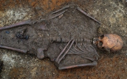 Entuziasm intre oamenii de stiinta. Ce au descoperit intr-un mormant vechi de 1400 de ani din Anglia Entuziasm intre oamenii de stiinta. Ce au descoperit intr-un mormant vechi de 1400 de ani din Anglia