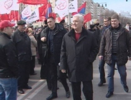 Centrul capitalei, ZGUDUIT de protestul comunistilor! Cateva mii de oameni au cerut demisia AIE Centrul capitalei, ZGUDUIT de protestul comunistilor! Cateva mii de oameni au cerut demisia AIE