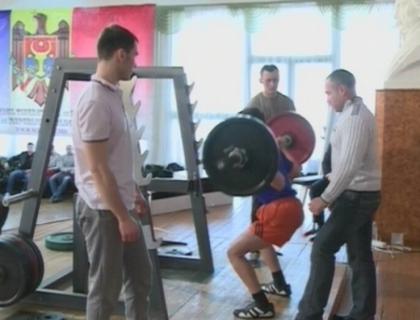 Au ridicat haltere mai grele decat propria greutate! La Chisinau a inceput campionatul la triatlon forta Au ridicat haltere mai grele decat propria greutate! La Chisinau a inceput campionatul la triatlon forta