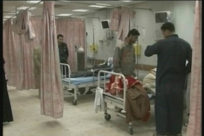 Nu mai pot respira de la atata nisip. Peste 100 de irakieni au ajuns la spital din cauza unei furtuni Nu mai pot respira de la atata nisip. Peste 100 de irakieni au ajuns la spital din cauza unei furtuni