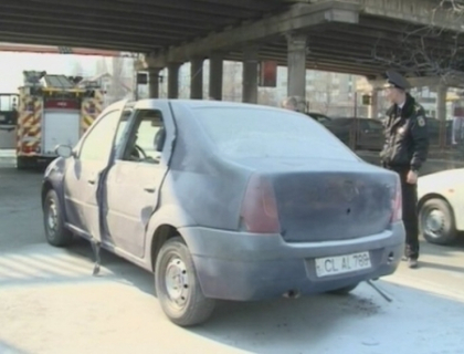 Un taxi a explodat pe strada Ismail din capitala! Soferul, cat pe ce sa arda de viu Un taxi a explodat pe strada Ismail din capitala! Soferul, cat pe ce sa arda de viu