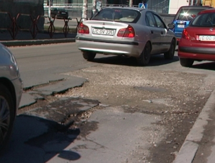Unde s-a mai vazut asa ceva? Se repara conductele... nu si drumul care se sapa Unde s-a mai vazut asa ceva? Se repara conductele... nu si drumul care se sapa