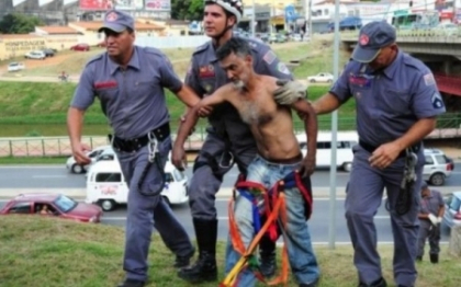 O cearta intre soti a afectat CINCI orase din Brazilia. 600.000 de persoane au fost cu ochii pe el