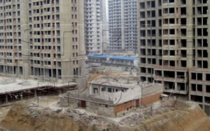 Lectie de viata in China. Un cuplu traieste de PATRU ani pe o "insula" inconjurata de zgarie-nori