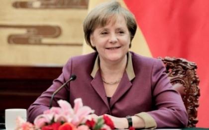 Angela Merkel considera ca "Ar fi CATASTROFAL ca Greciei sa i se permita sa iasa din zona euro" Angela Merkel considera ca "Ar fi CATASTROFAL ca Greciei sa i se permita sa iasa din zona euro"