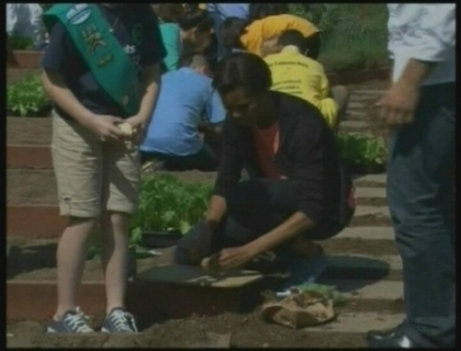 Zarzavaturile primei doamne! Michelle Obama planteaza, din nou, legume in curtea Casei Albe