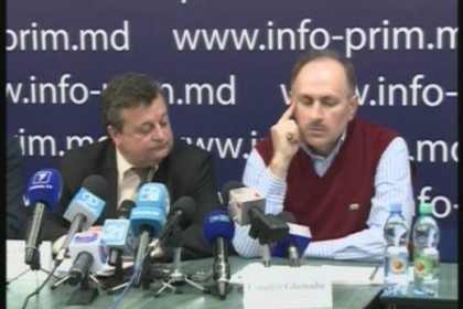 "Democratii degradeaza moral". Trei consilieri din Sangerei au parasit PD si adera la formatiunea lui Godea "Democratii degradeaza moral". Trei consilieri din Sangerei au parasit PD si adera la formatiunea lui Godea