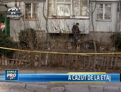 Accident sau suicid? O tanara a murit dupa ce a cazut in gol de la etajul 9! Accident sau suicid? O tanara a murit dupa ce a cazut in gol de la etajul 9!
