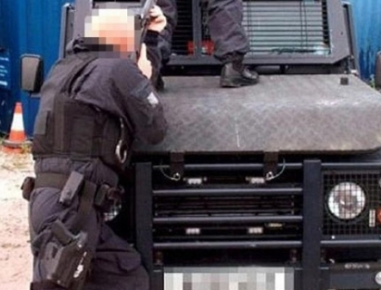 FOTOGRAFIA ZILEI. Ipostaza in care au fost surprinsi acesti politisti le-a adus concedierea