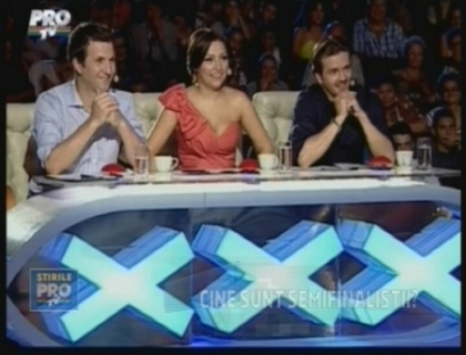 Atmosfera de sarbatoare astazi la Romanii au talent! Cine vor fi semifinalistii? Atmosfera de sarbatoare astazi la Romanii au talent! Cine vor fi semifinalistii?