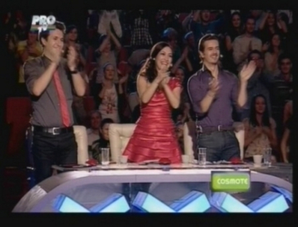 Mihai Petre a alergat dupa catei. Vezi cine mai merge in finala " Romanii au talent" Mihai Petre a alergat dupa catei. Vezi cine mai merge in finala " Romanii au talent"