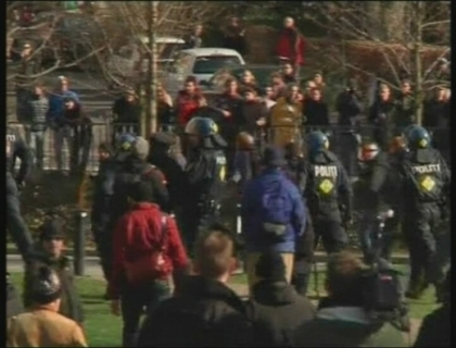 Manifestatie anti-Islam urmata de o bataie generala intr-un oras danez. 83 de protestatari, arestati Manifestatie anti-Islam urmata de o bataie generala intr-un oras danez. 83 de protestatari, arestati
