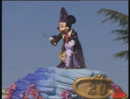 Carnaval aniversar. Disneyland Paris a implinit 20 de ani! Cine a venit la marea sarbatoare Carnaval aniversar. Disneyland Paris a implinit 20 de ani! Cine a venit la marea sarbatoare