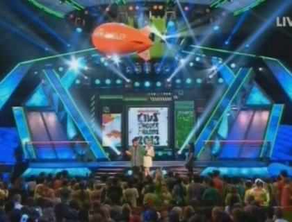 Halle Berry, stropita cu noroi verde la gala Kid\'s Choice Awards! Cine sunt marii castigatori Halle Berry, stropita cu noroi verde la gala Kid\'s Choice Awards! Cine sunt marii castigatori