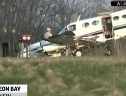 A avut un noroc imens. O femeie de 80 de ani aterizeaza cu avionul, dupa ce pilotul moare in zbor