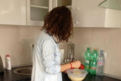 Mishelle, gospodina sexy! Uite cum se rasfata de dimineata focoasa bruneta! FOTO